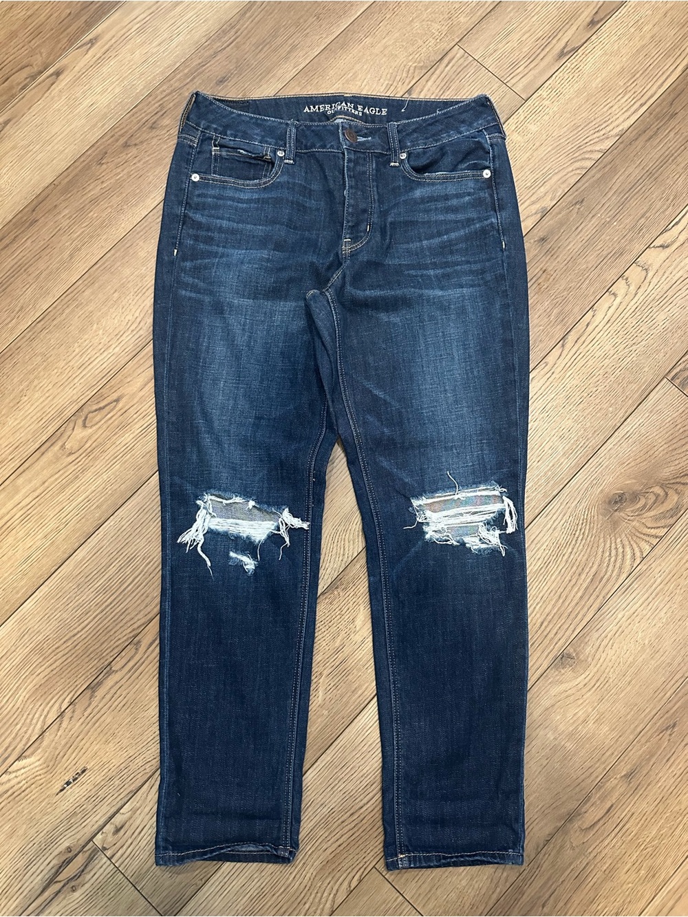 American Eagle Outfitters womens tomgirl Distressed Jeans in Dark Blue